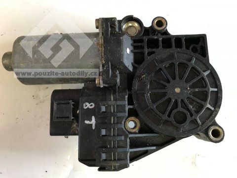 Motor stahování okna vpravo vzadu 4B0959802B Audi A6 98-05