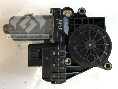 Motor stahování okna vpravo vzadu 4B0959802B Audi A6 98-05