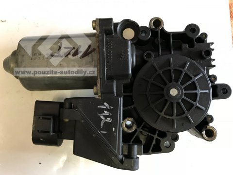 Motor stahování okna vpravo vzadu 4B0959802B Audi A6 98-05