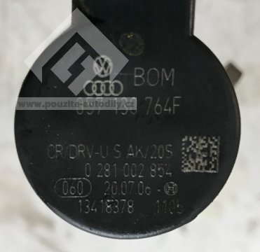 Rozdělovač paliva 059130090AG + ventil regulátoru tlaku 057130764F Audi