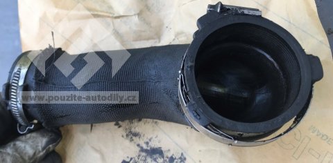 8E0145737S Hadice tlaková intercooleru Audi A4 8E 2.5TDi