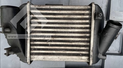 8E0145805P Intercooler, chladič vzduchu Audi A4 8E 2.5TDi