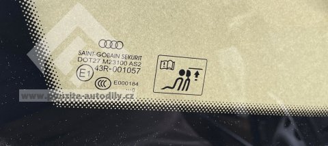 8V4845299A Boční sklo do karoserie pravé zadní originál AUDI A3 8V Sportback. Nové