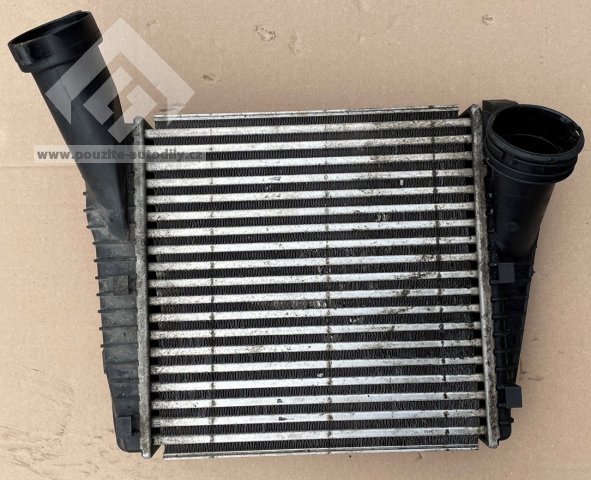 7L6145803 Chladič vzduchu, Intercooler Audi Q7