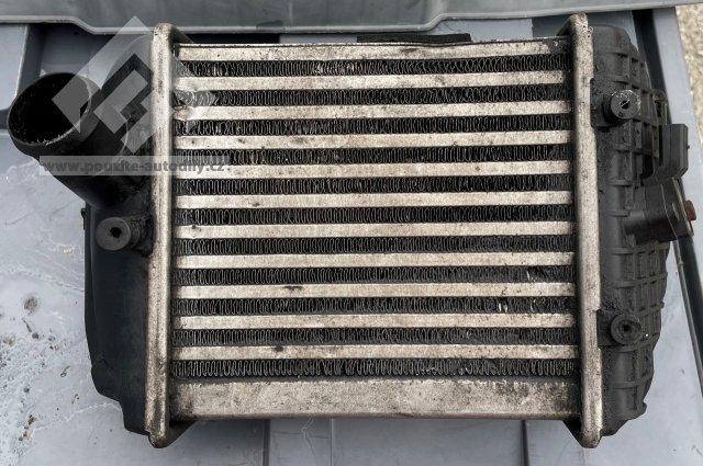 8E0145805P Intercooler, chladič vzduchu Audi A4 8E 2.5TDi